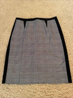 The Limited Black and Gray Plaid Pencil Skirt (size 2)
